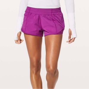 Lululemon Hotty Hot Short II *2.5"
Regal Plum